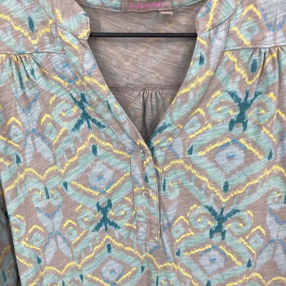 Fresh Produce Women's Ikat Pattern Roll Tab Sleeve Shirt Size XS V Neck Tan Teal - Picture 3 of 8